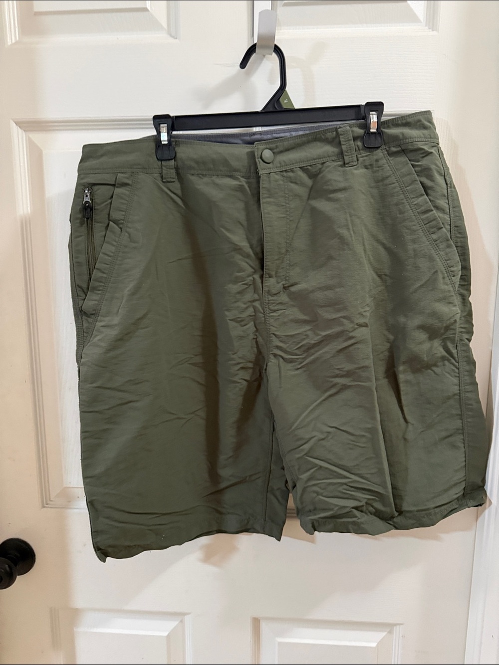 Nordic Ware Men's Cargo Shorts in Olive Green